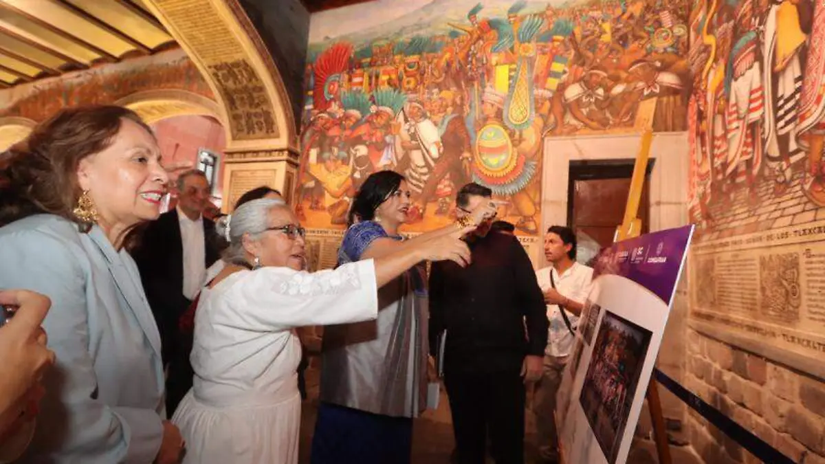 Murales de Desiderio Hernández Xochitiotzin